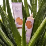 ⁦ايسنس سكين تنت مرطب للبشرة بعامل حماية +30⁩ - الصورة ⁦3⁩