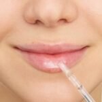 ⁦ايسنس قلوس ملمع شفاه وات ذا فيك! قلاس شاين بلمبينج ليب فيلر⁩ - الصورة ⁦5⁩
